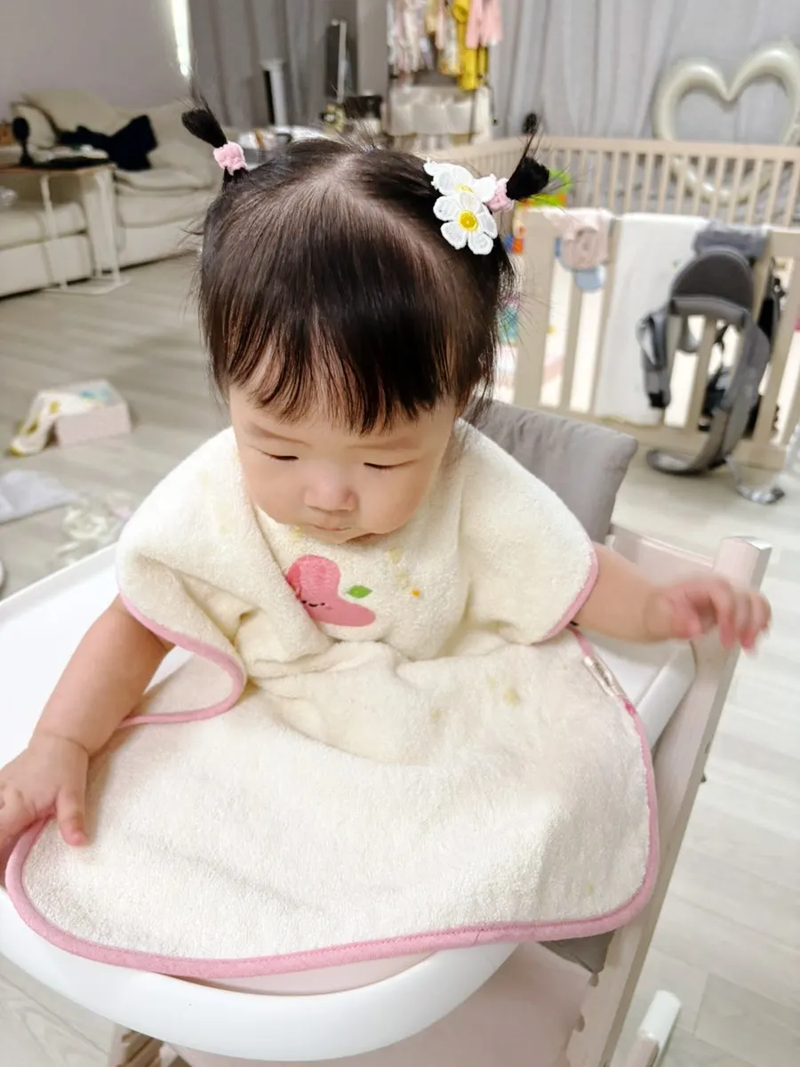 Peach Kong Wash Bib covering the front of the tray