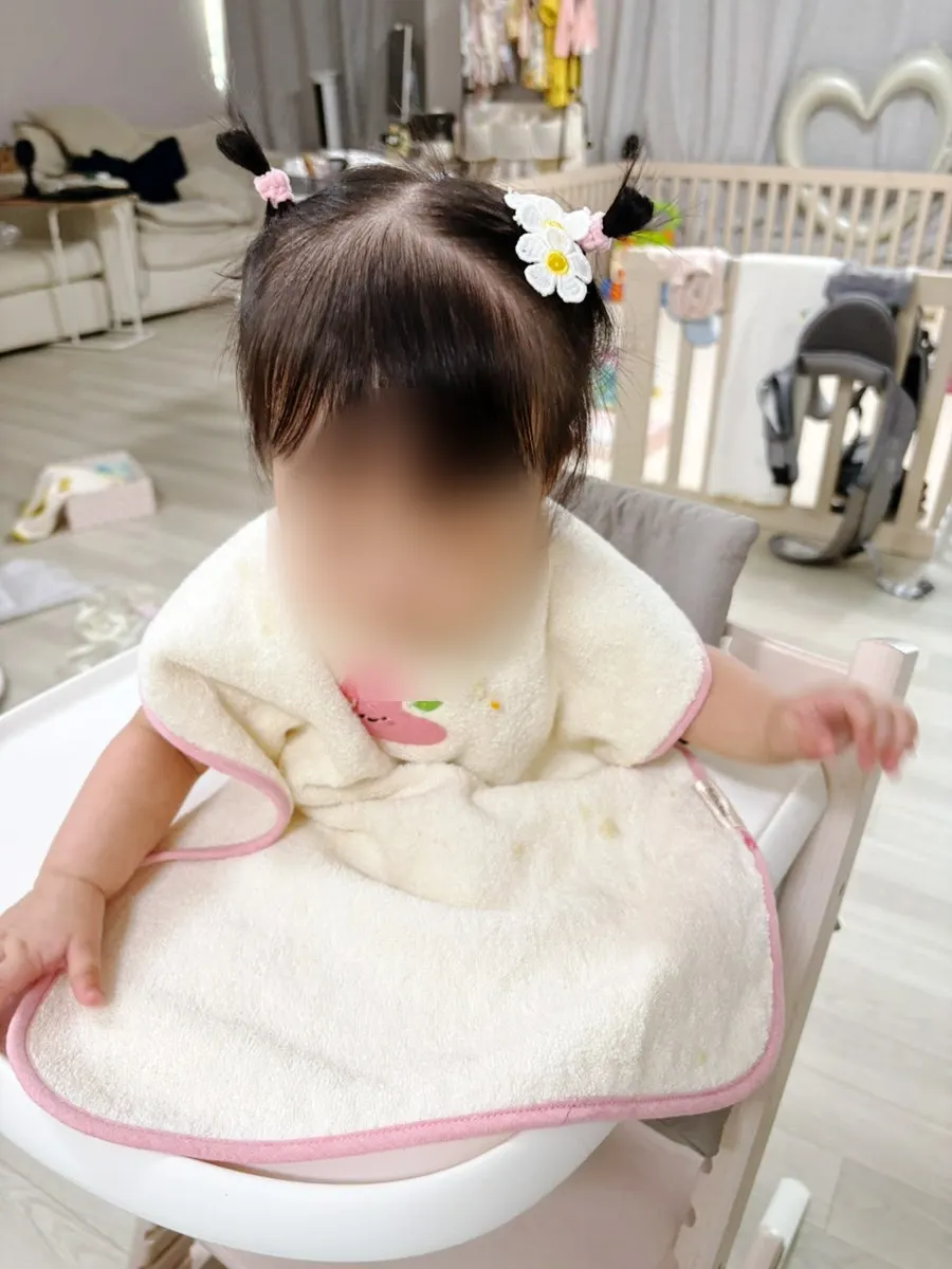 Peach Kong Wash Bib covering the front of the tray