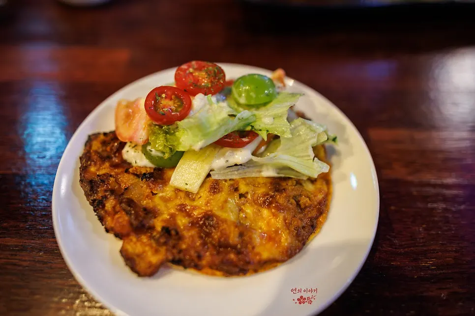 フルーツサラダと一緒に食べるプルコギタコ