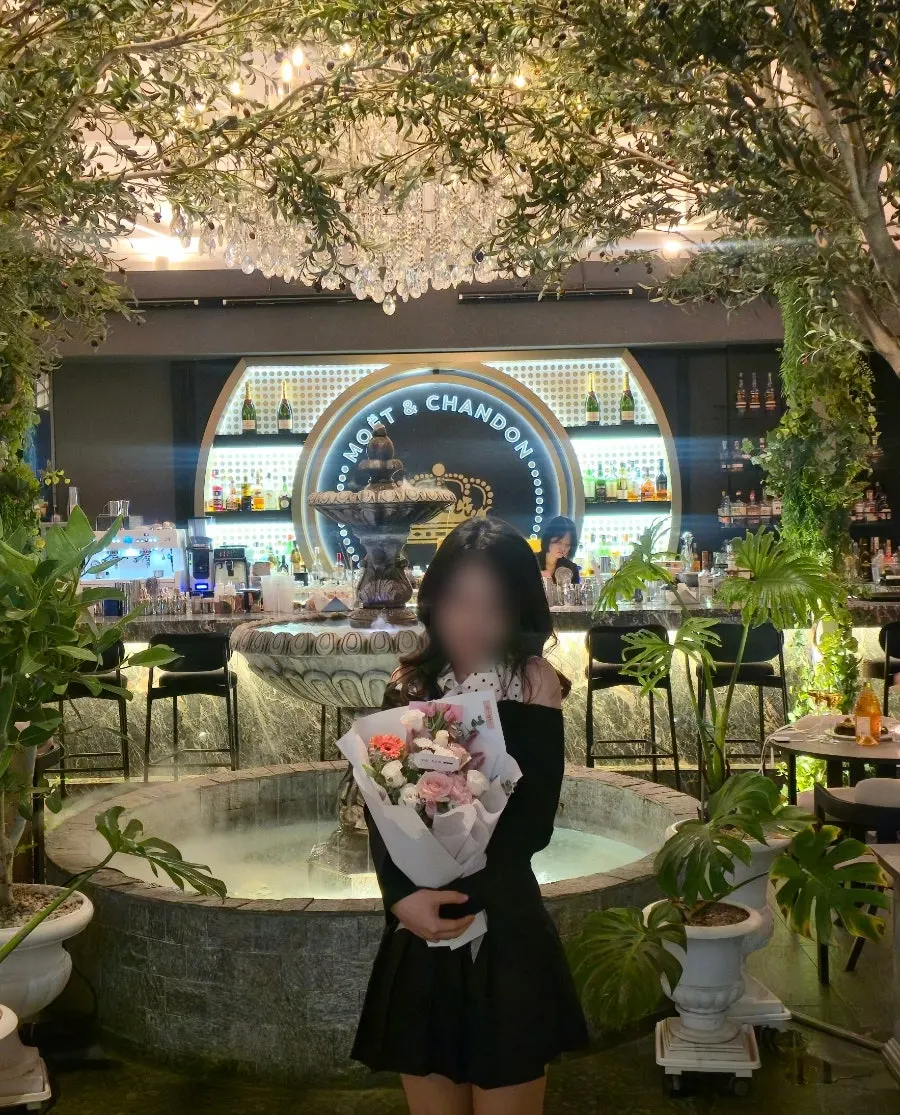 Fountain photo zone at the lobby entrance of People the Terrace