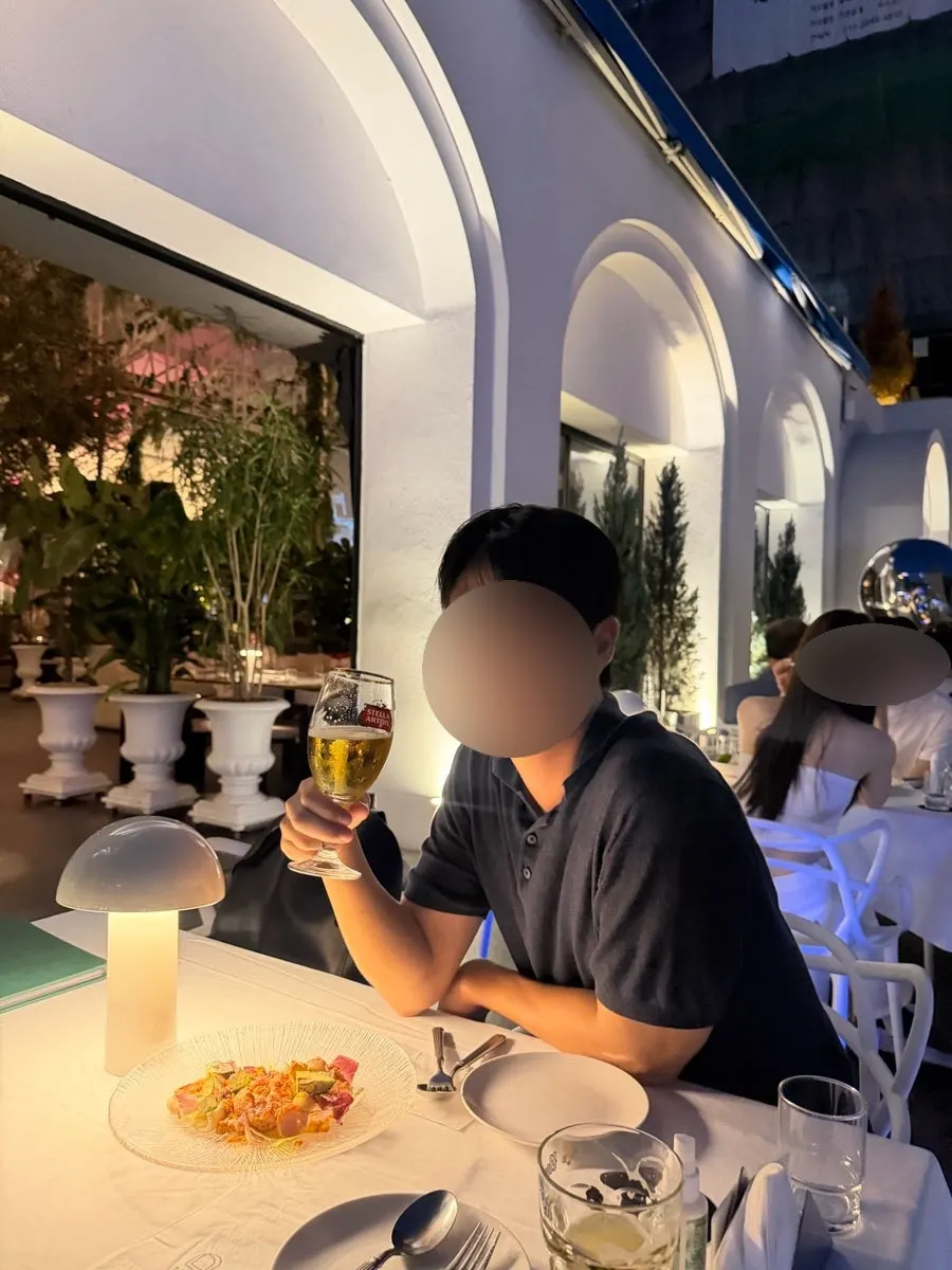 쉬림프가 가득한 엔다이브 쉬림프 샐러드 클로즈업