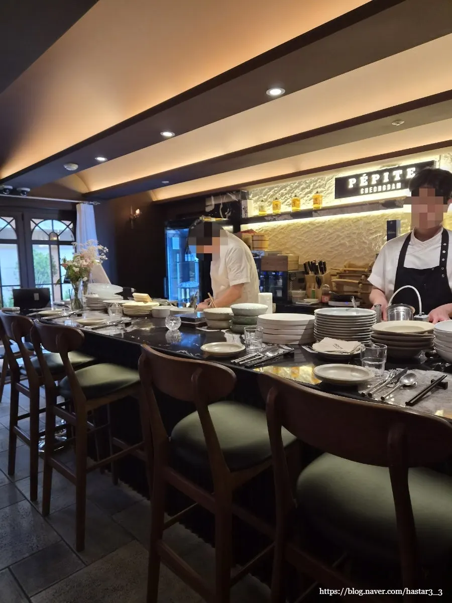 Pepite's interior atmosphere