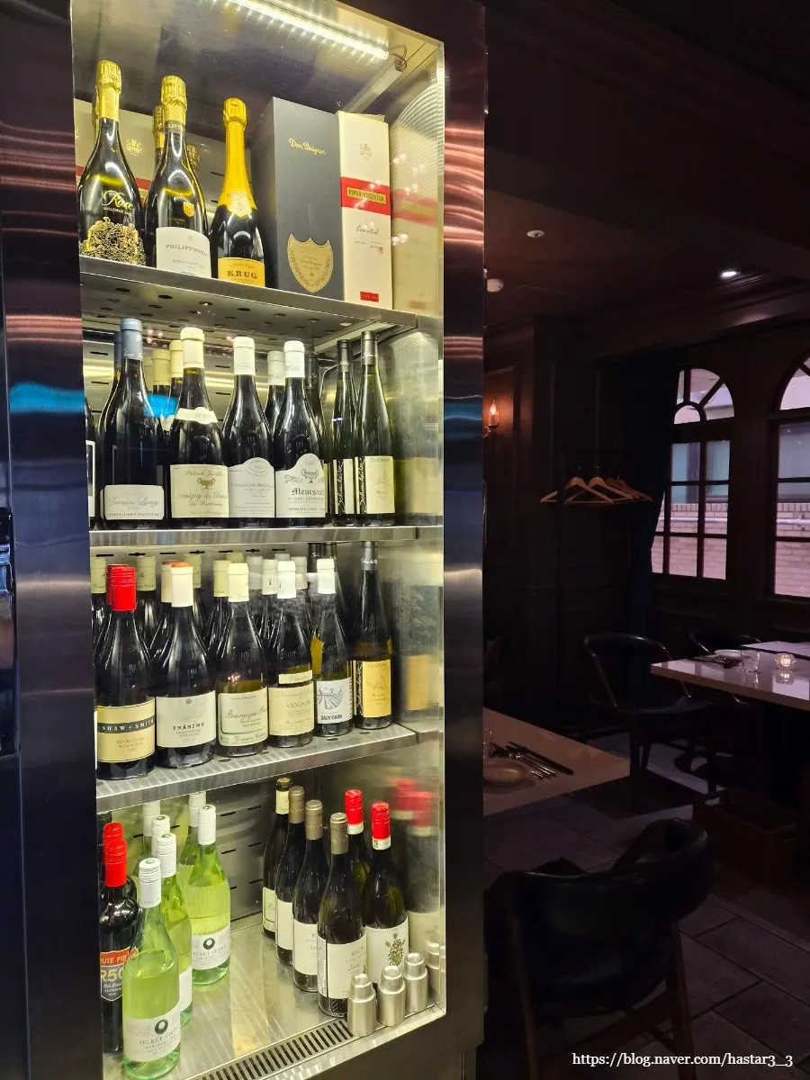 Pepite's calm-toned interior