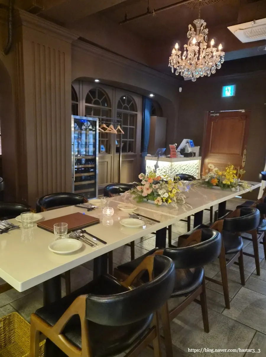 A space well suited for a date at Pepite