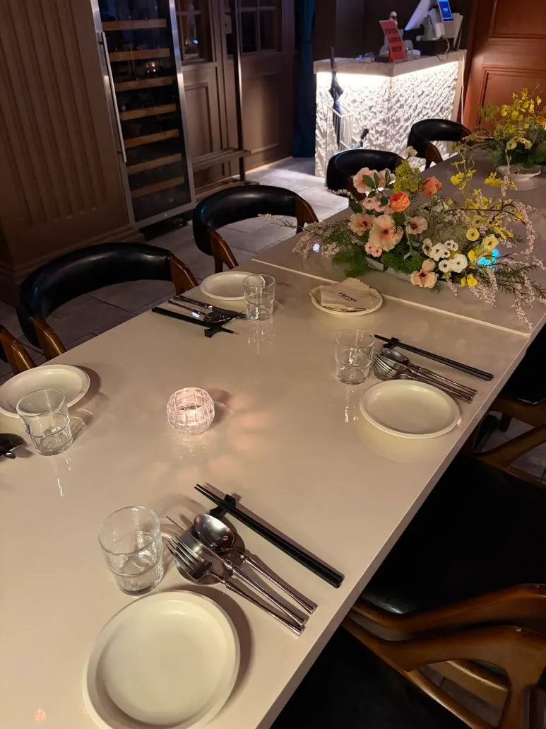 Pepite's dining room atmosphere in the evening