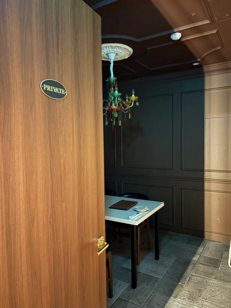 Interior of Pepite's private room