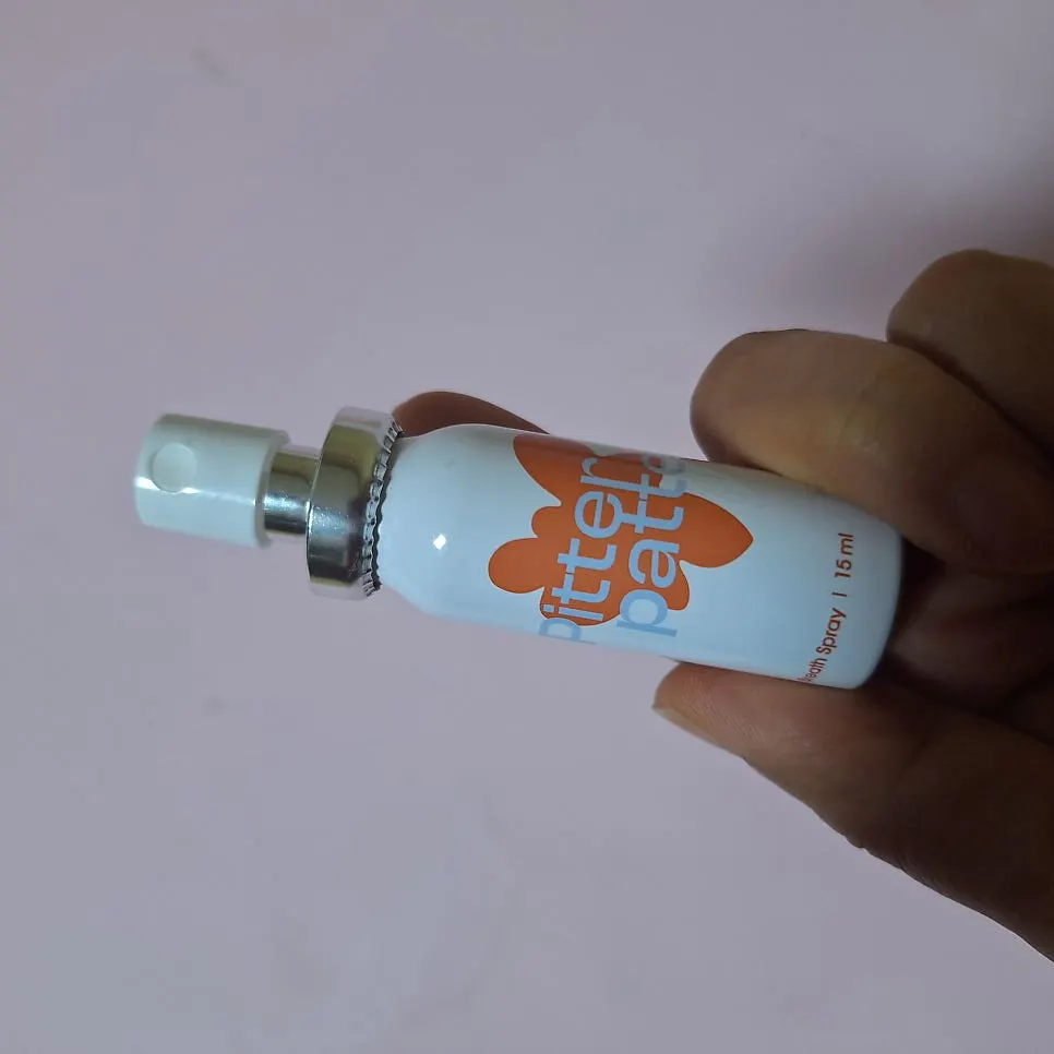 Primer plano del envase del spray bucal sabor Peach Lychee