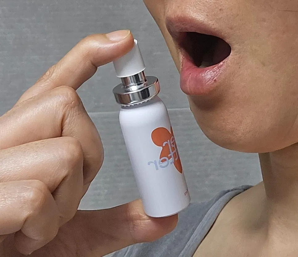 Spraying the mouth spray into the mouth