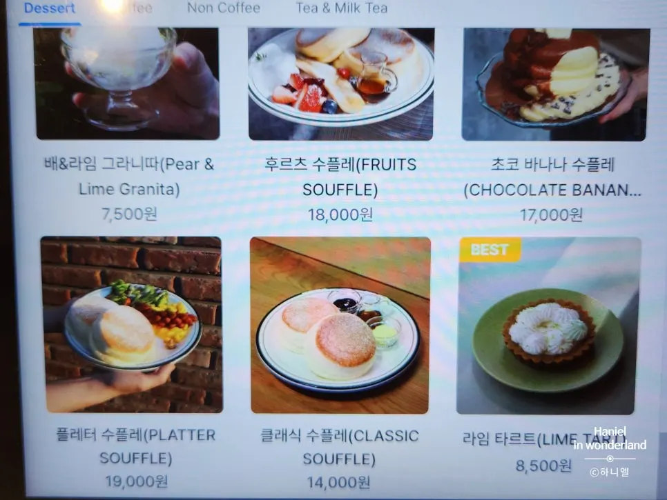 Petrico's soufflé pancake menu board