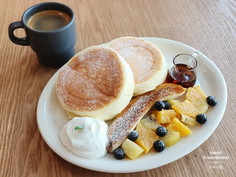 Fruit soufflé topped with seasonal fruit