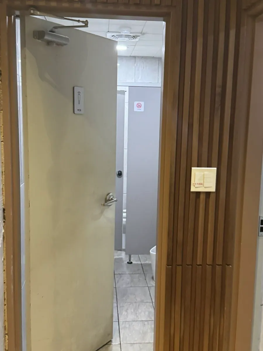 남녀 구분된 화장실 안내
