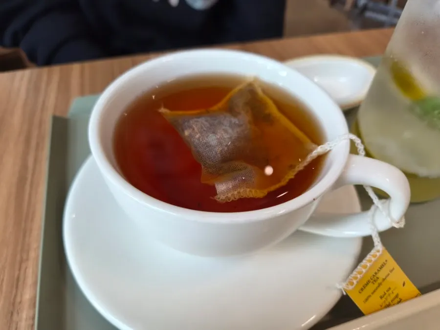 Close-up of TWG crème caramel tea with caramel aroma rising