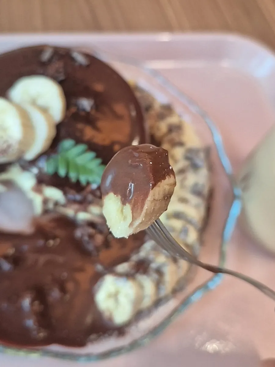 Dessert dipped like banana fondue