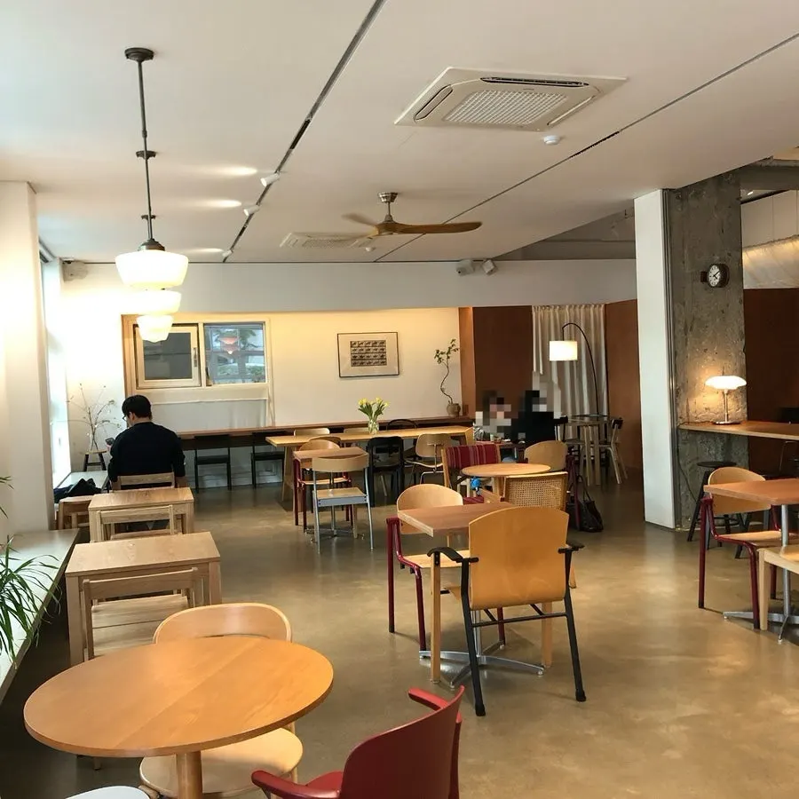 Petrico's white-tone wall interior