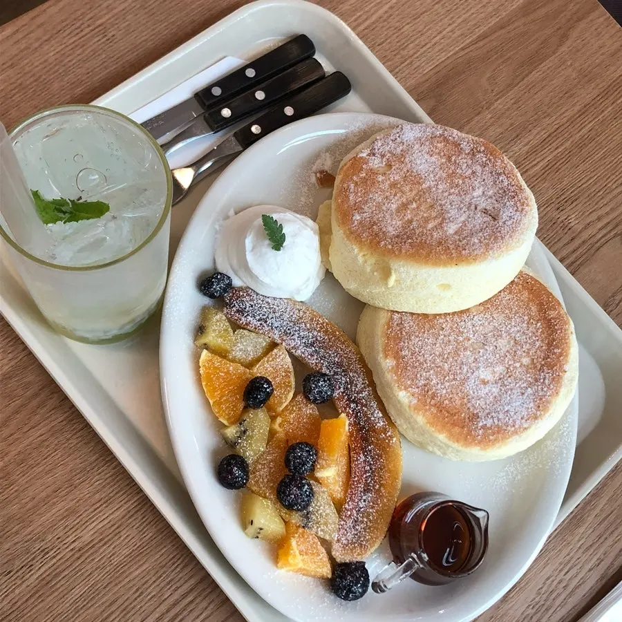 Dessert and drink set on the table