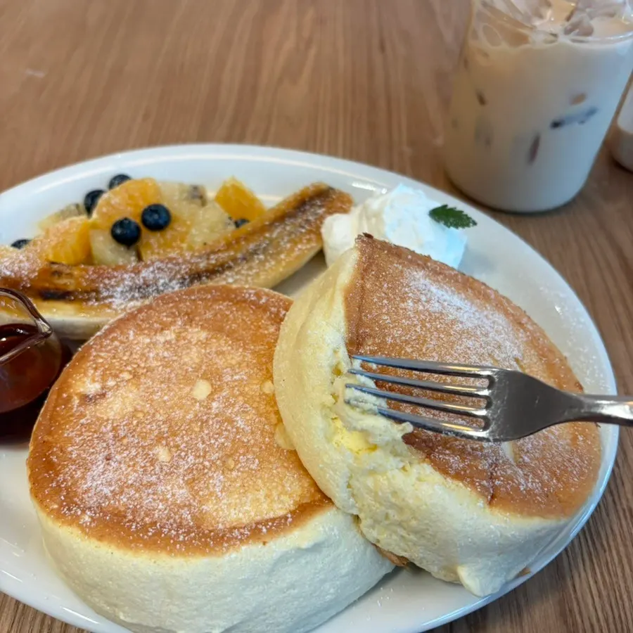 Dessert time featuring the fruit soufflé with a drink
