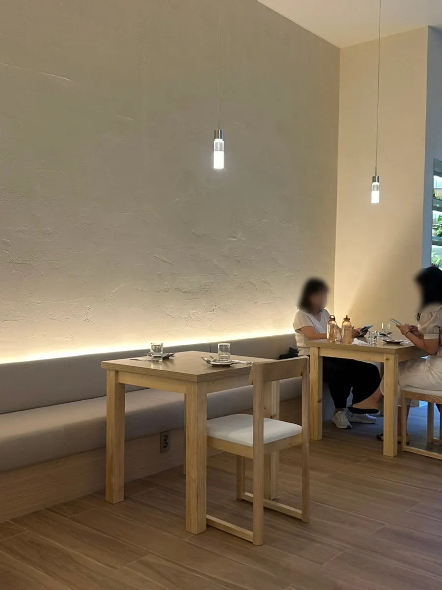 Seating and lighting at Pyu Euljiro