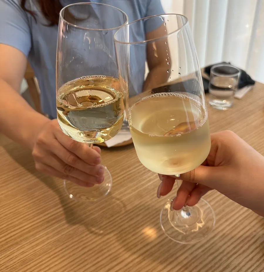 A glass of Cuna del Sol Sauvignon Blanc