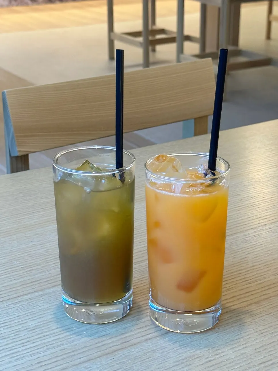 Two glasses of apple carrot juice and Shine Muscat juice