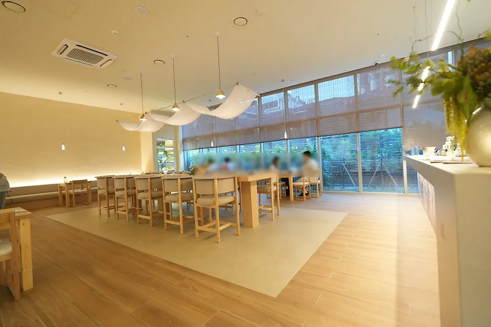Pyu Euljiro's entrance lit with stylish lighting