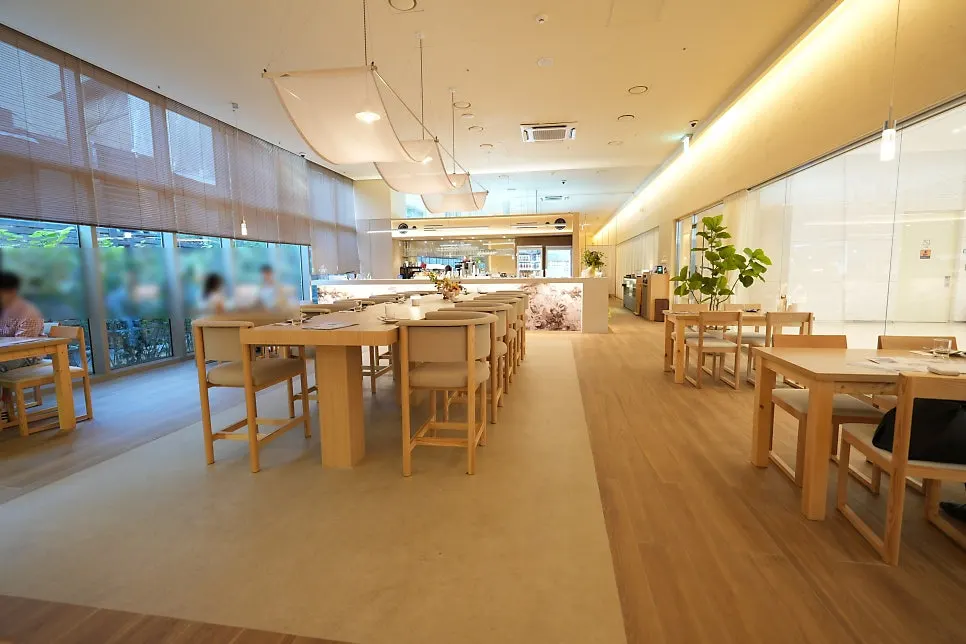 Open kitchen space at Pyu Euljiro