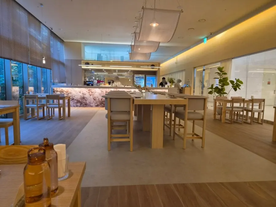 Generously spaced table layout at Pyu Euljiro