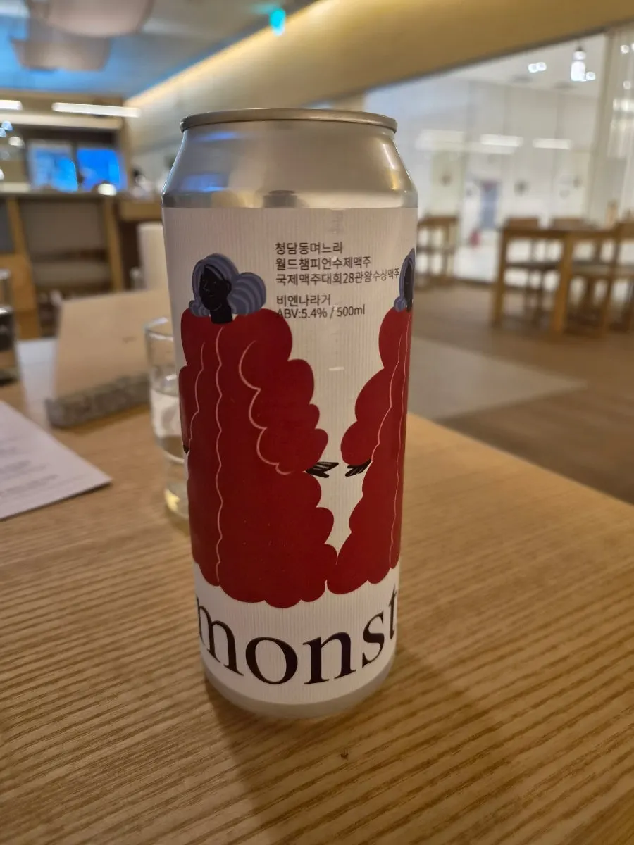 A glass of the Cheongdam-dong Myeoneuri beer at Pyu Euljiro