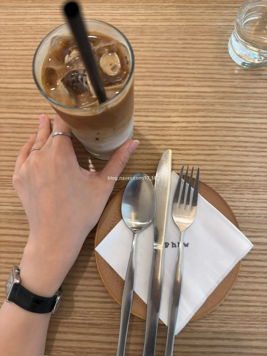 Iced latte at Pyu Euljiro