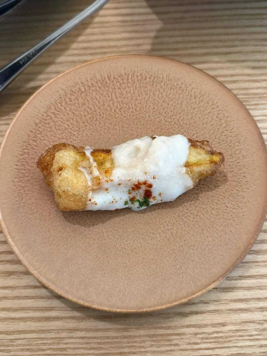 Crispy eggplant topped with fish sauce