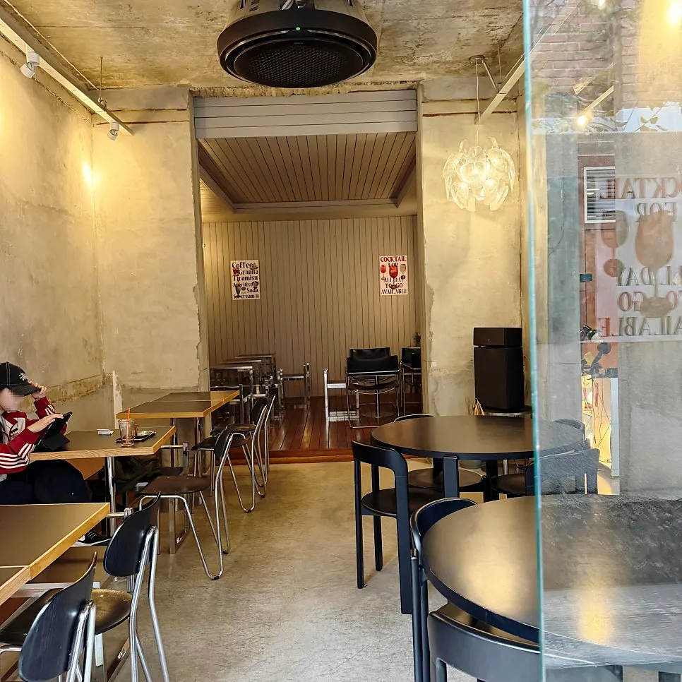 Interior mixing concrete and wood