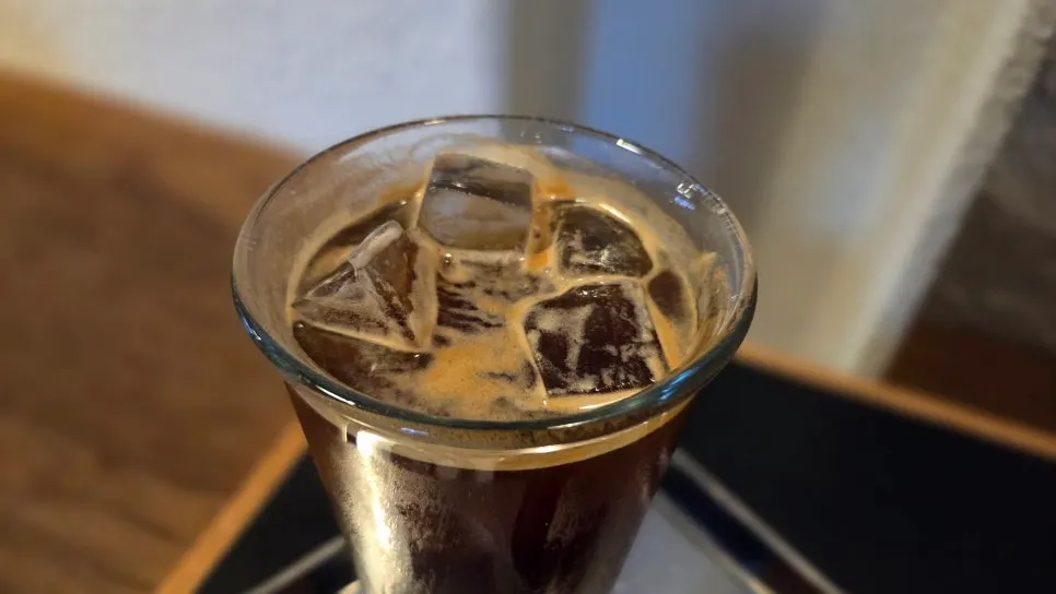 Table with iced Americano and financiers together
