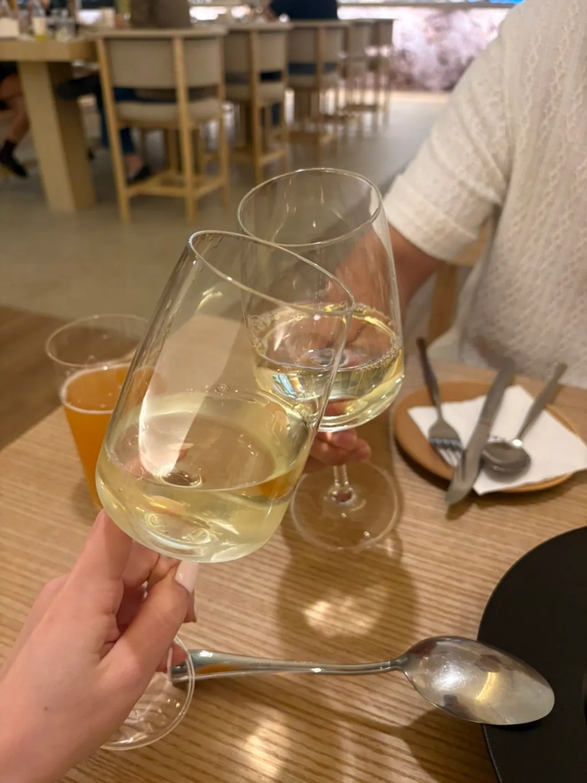 리뷰 이벤트로 받은 와인 한 잔