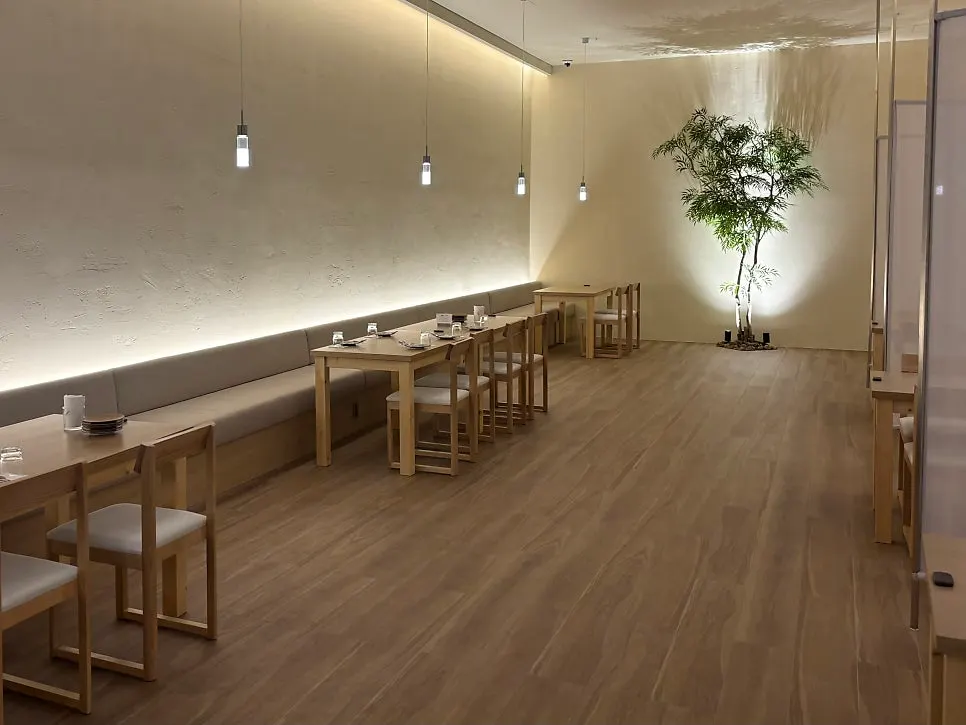 Widely spaced tables at Pyu Euljiro