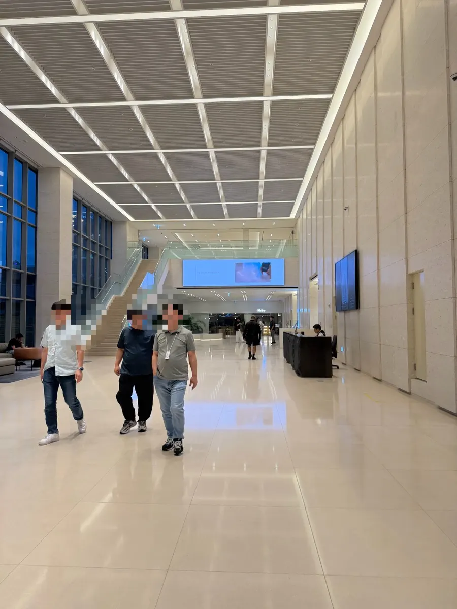 Entrance to the 1st floor of the Tower 107 building
