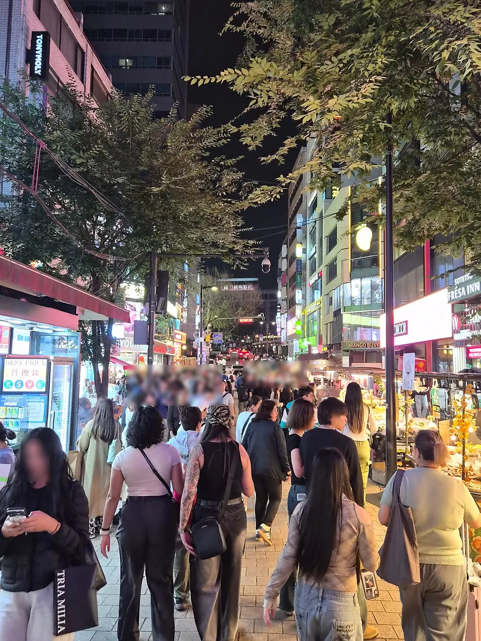 식사 후 걸어본 명동 거리 풍경