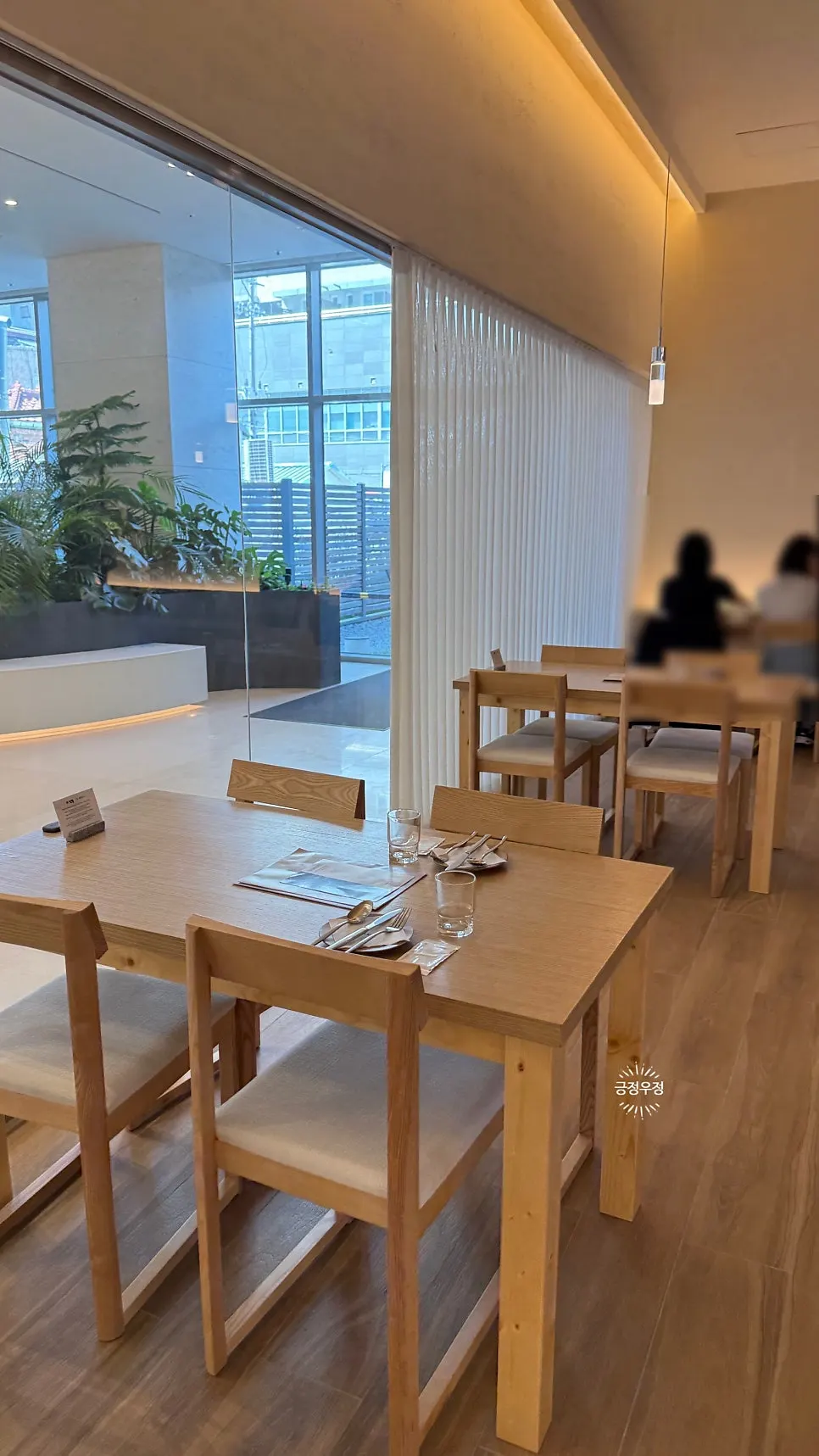 플랜테리어로 꾸민 퓨 을지로 실내