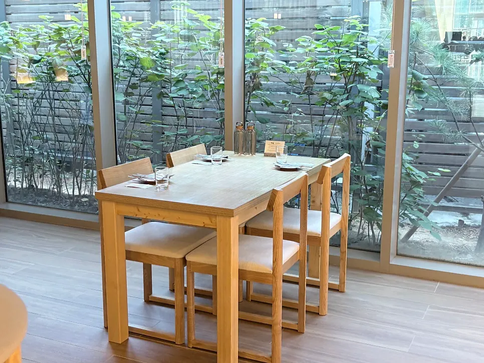 Table seating inside Pyu Euljiro