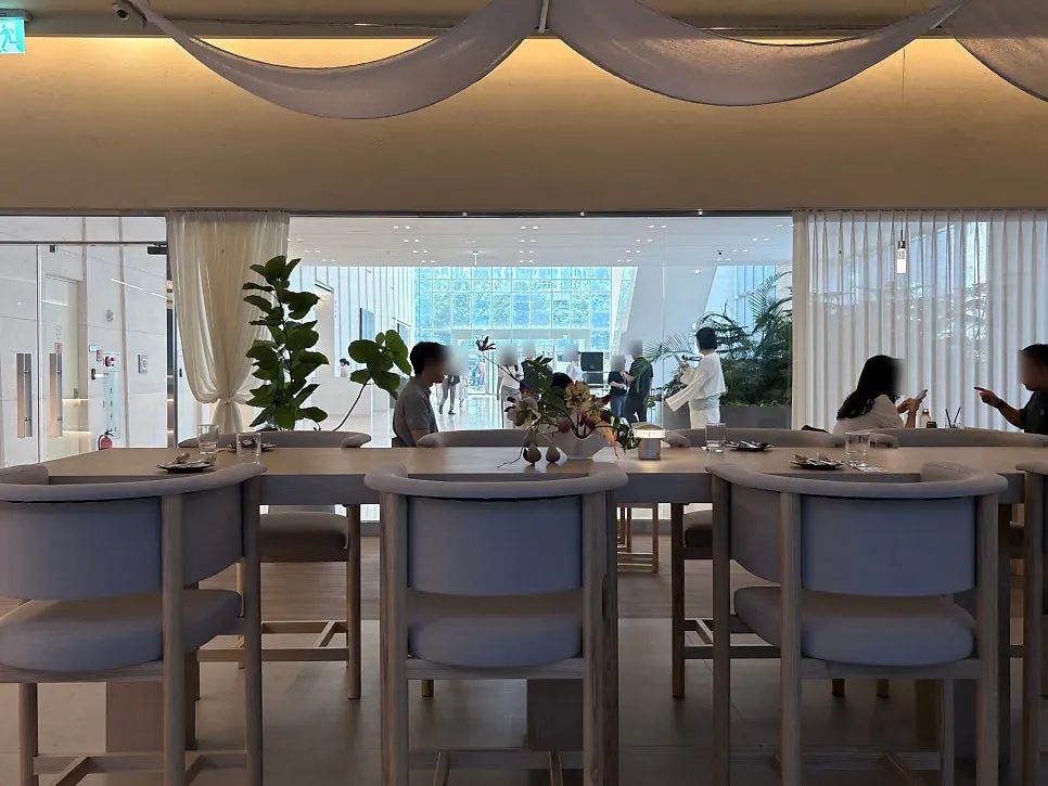 Upscale-feeling seating area at Pyu Euljiro