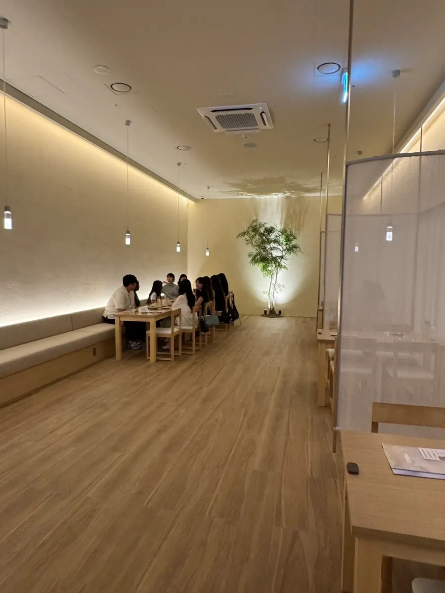 Long center table that can seat several people