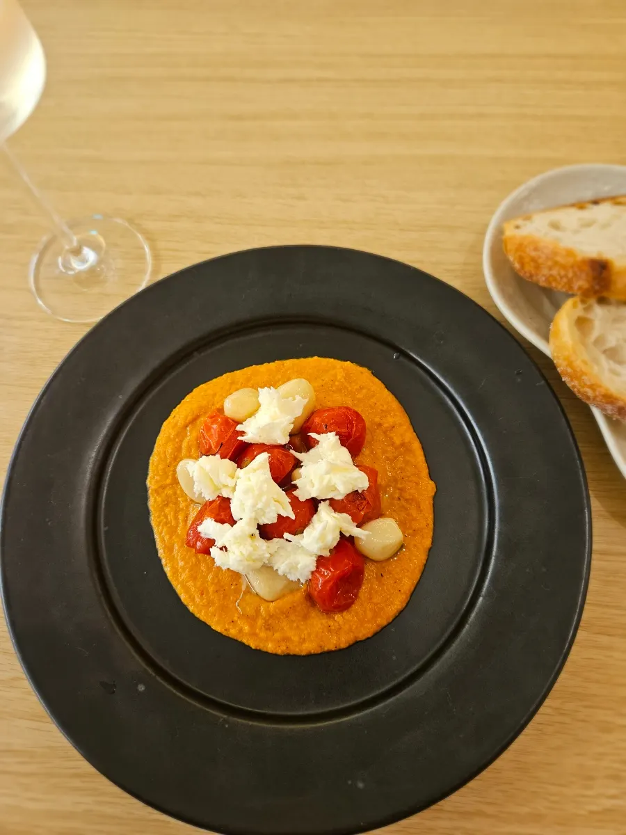 Crispy bread served with the smoked tomato