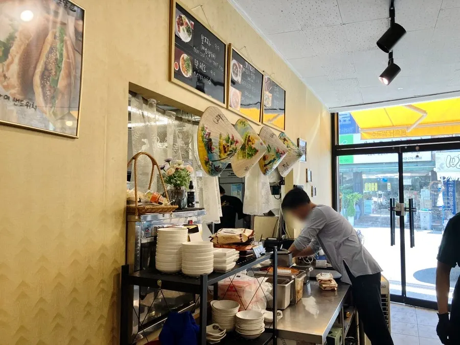 중앙시장 세이브존 옆 포담 매장 입구