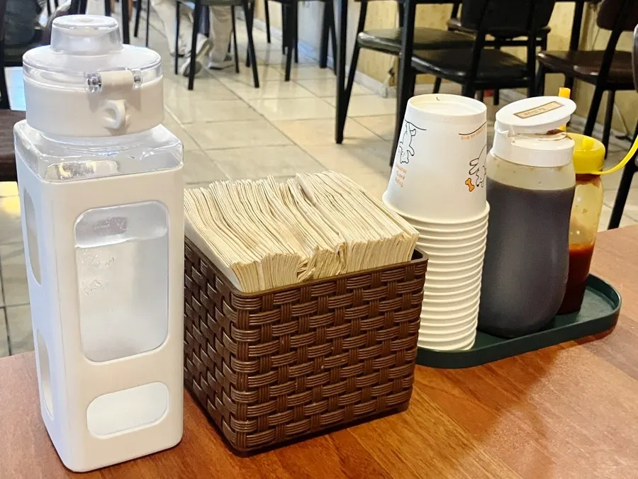 식사를 마친 포담 테이블
