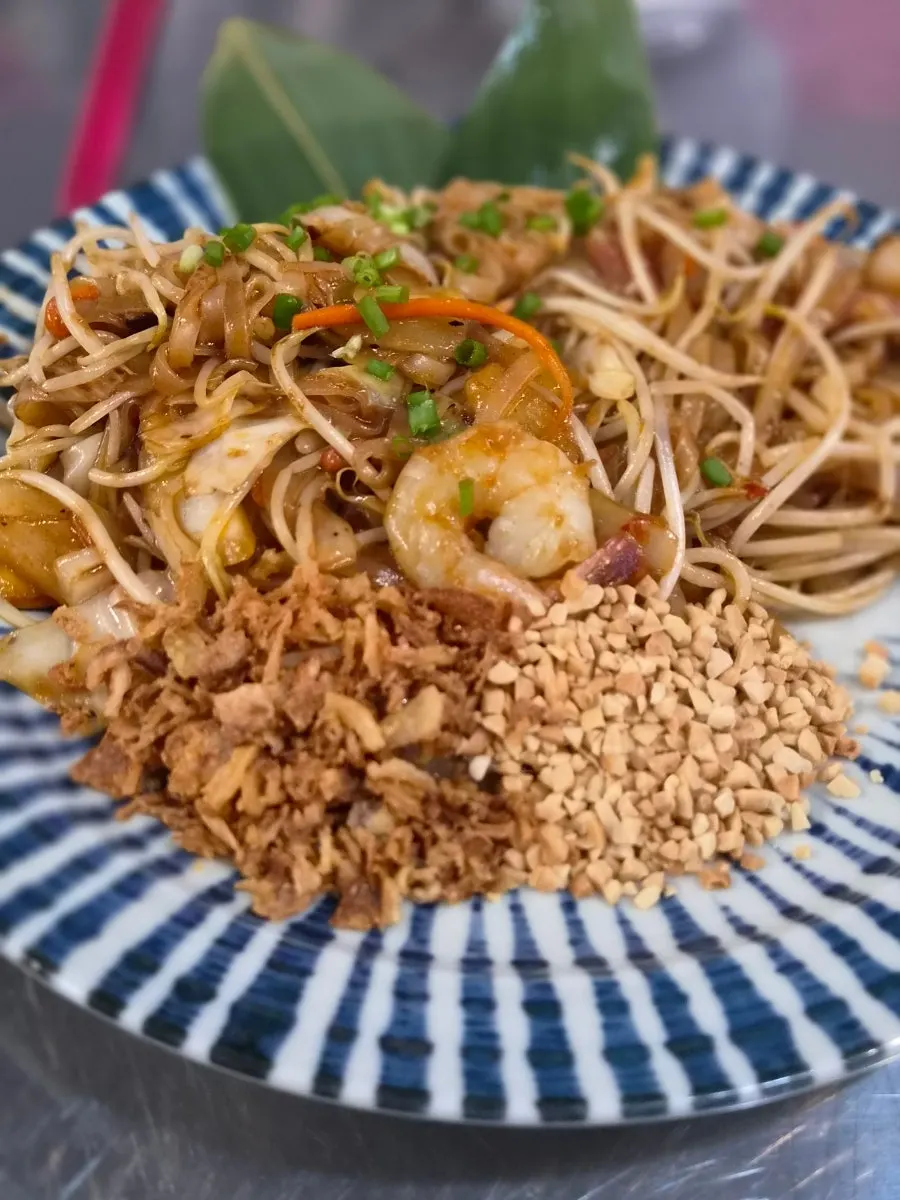 Close-up of stir-fried pho with shrimp and bean sprouts
