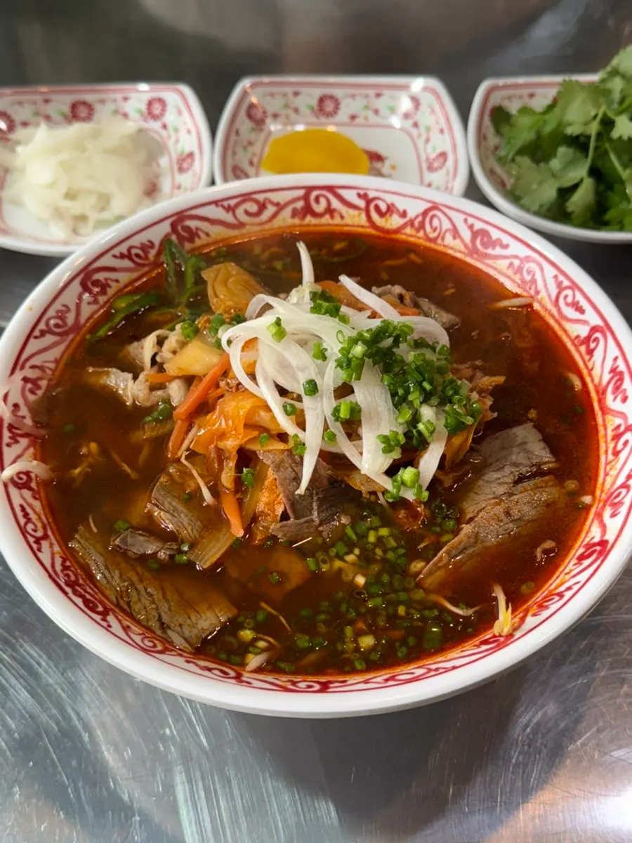 A bowl of younger sibling's recommended spicy pho
