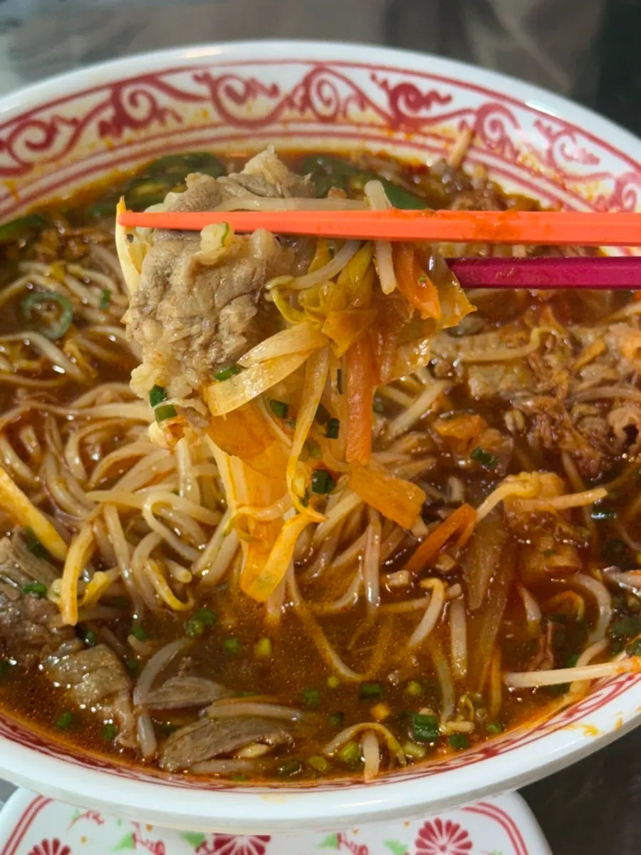 Lifting up pho noodles and bean sprouts