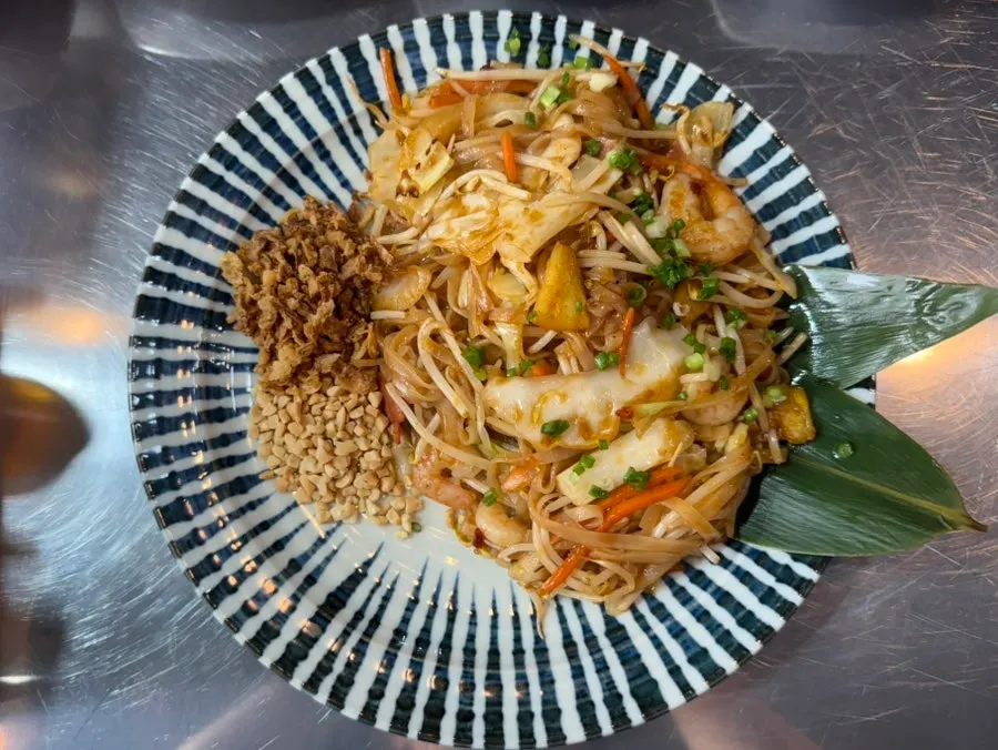 A plate of Passionate Siblings' smoky pad thai