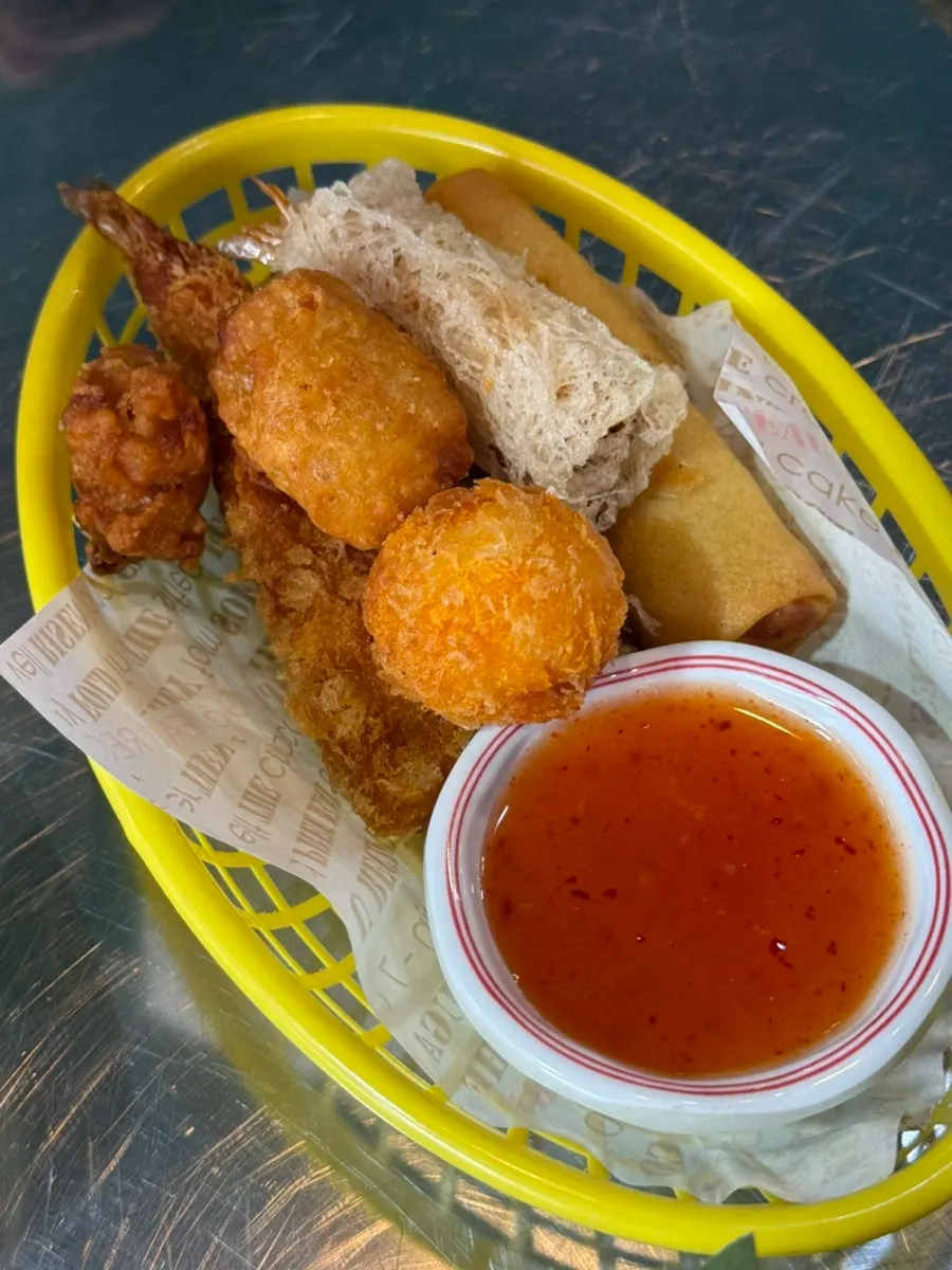 Pho Witch's mixed fritters, 6 pieces