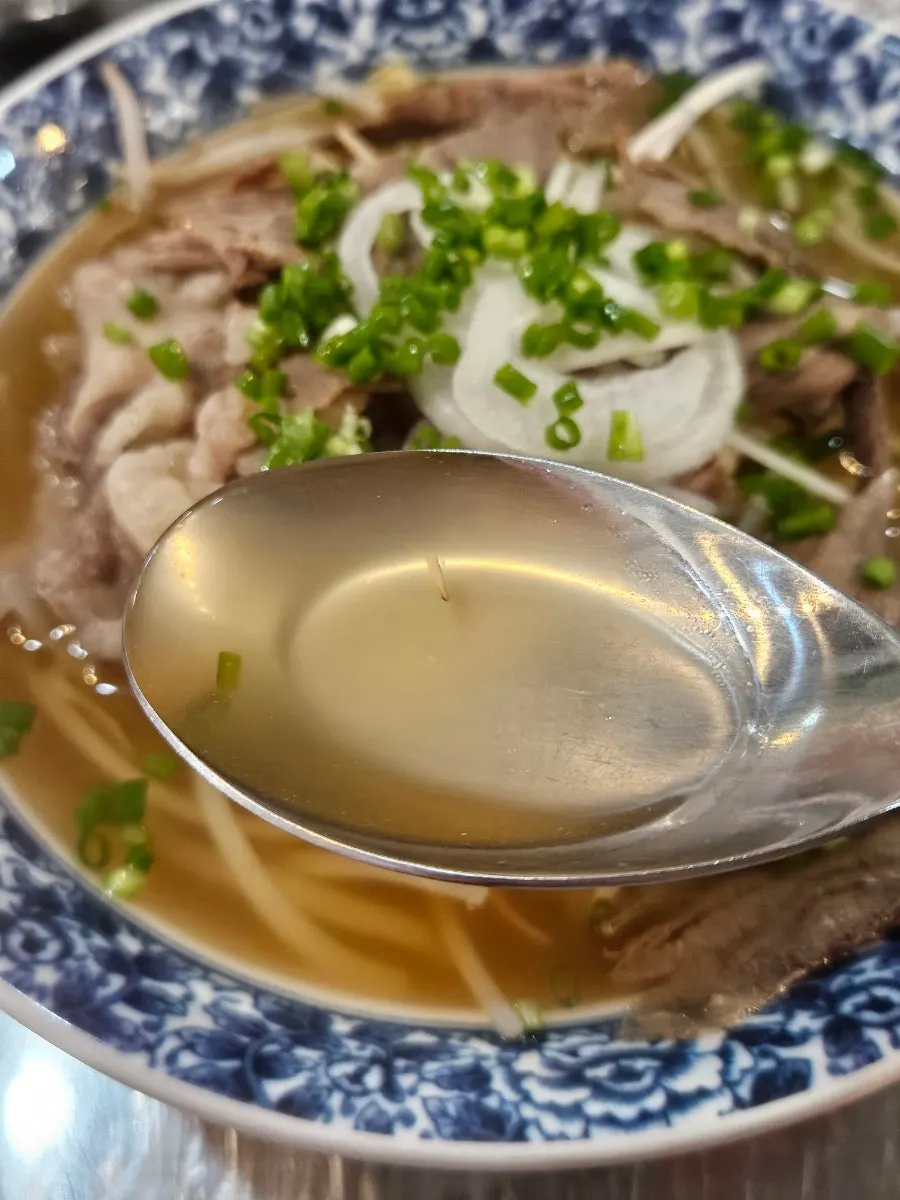 맑은 국물의 포위치 쌀국수