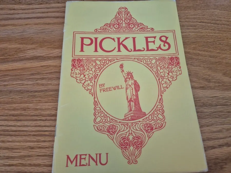 Pickles menu board listing jambon-beurre and taco pizzas