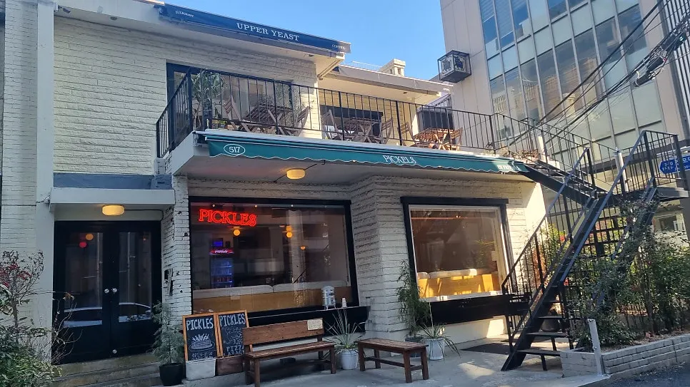 전포 카페거리 건물 1층 피클스 외관